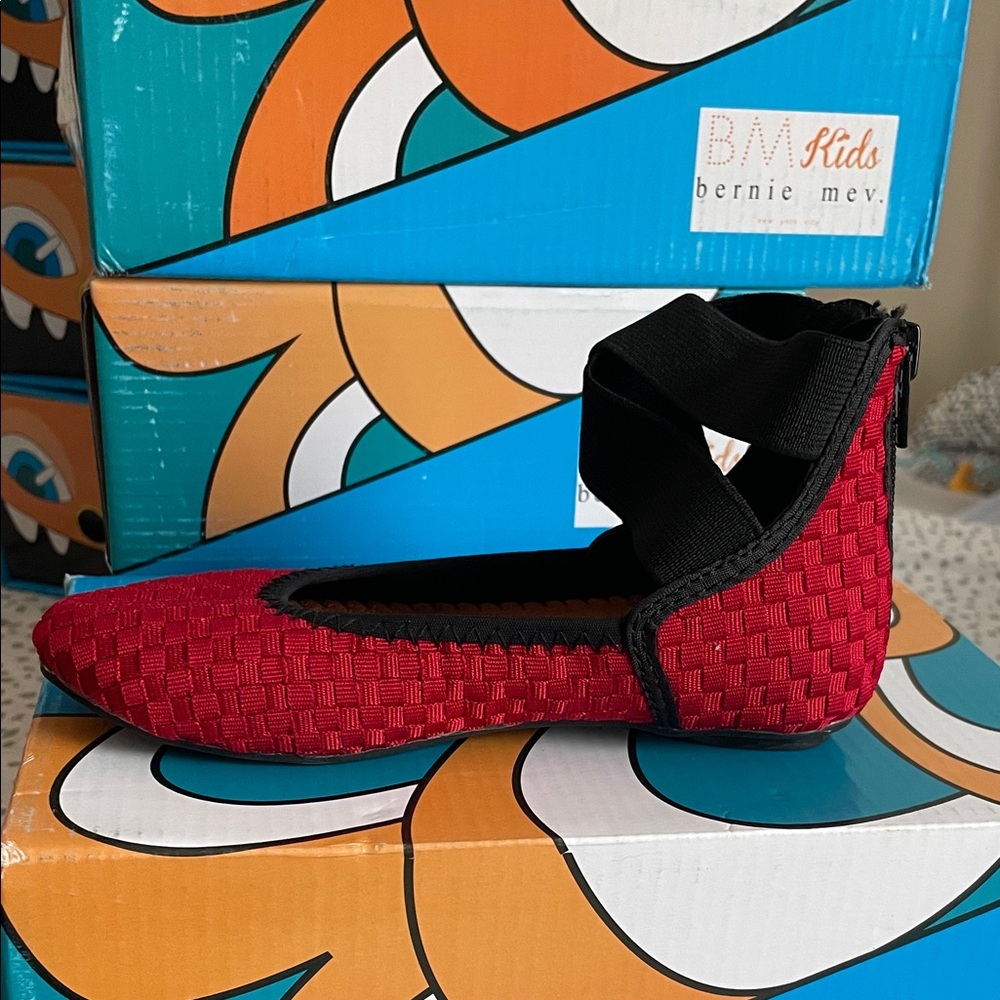 bernie mev. Red and Black Monica K Flats Girls & toddler sizes NIB